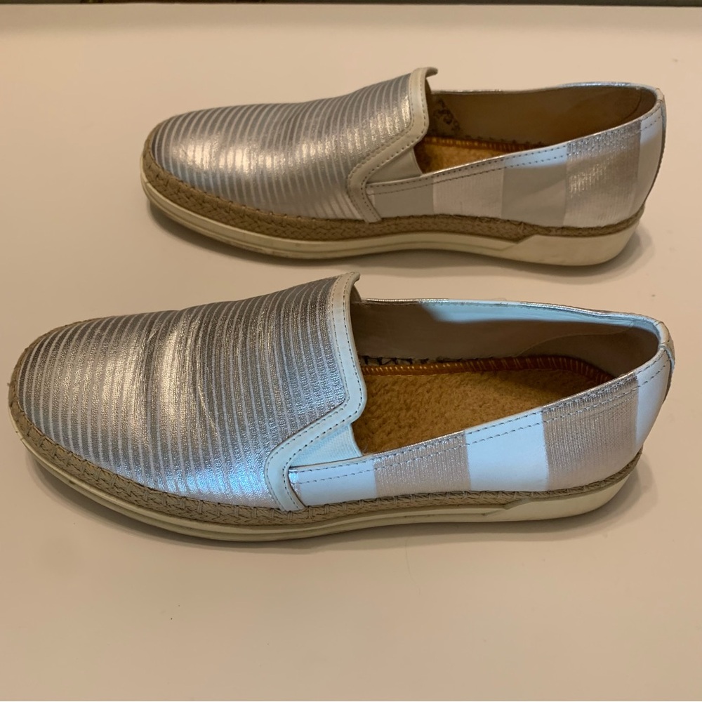 Tod's Italian Leather Silver Striped Slip-On Loafers Cozy Insole EU 37 / US 6.5